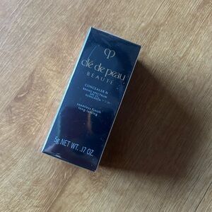 Cle de Peau Women Makeup Concealer